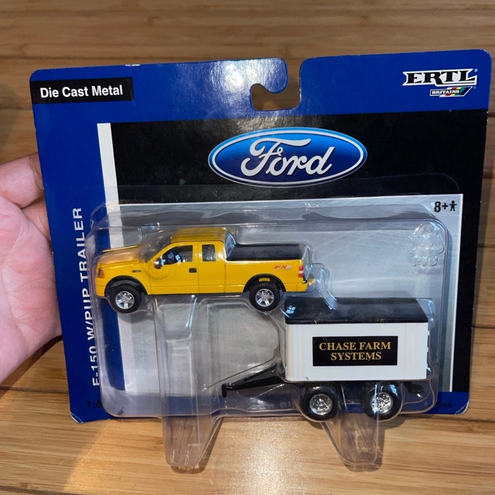 ERTL 1/64 Ford F150 Pickup Truck With Chase Farm Systems Grain Pup Trailer